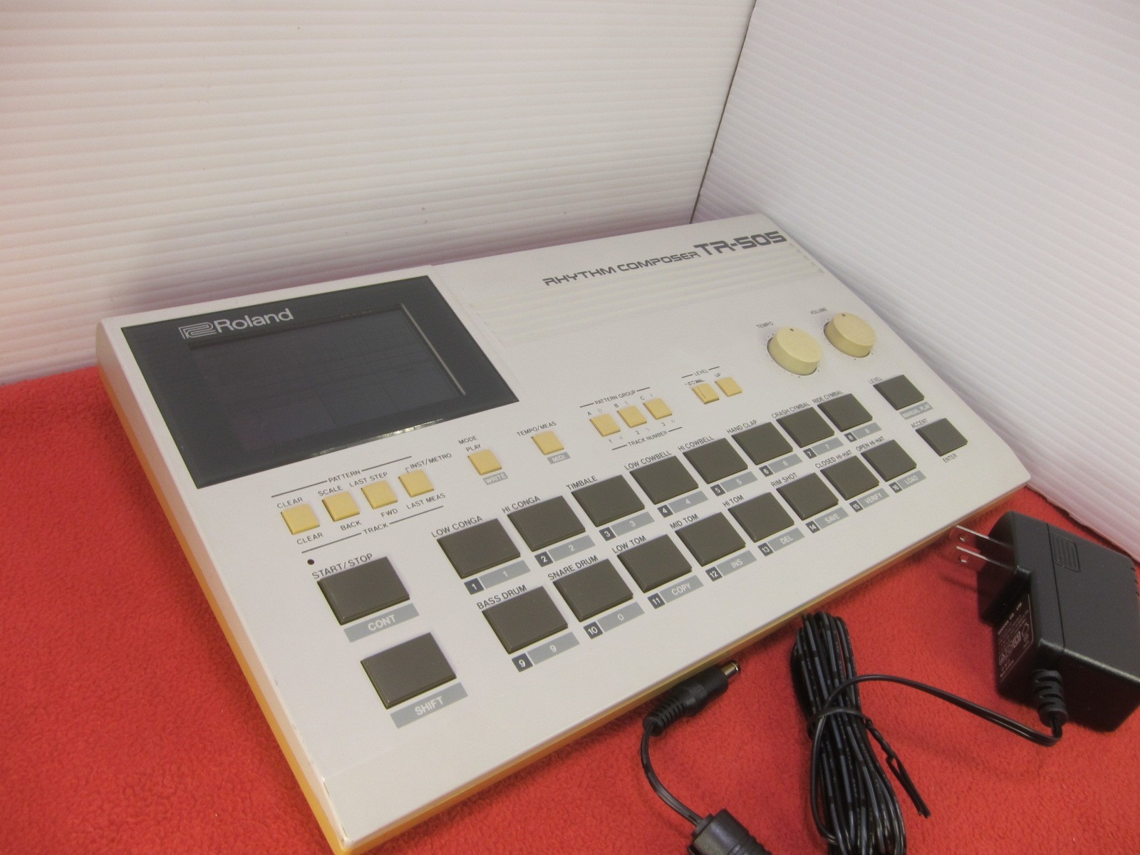 Roland TR-505 Vintage Rhythm Drum Machine / Very Good Tested w/ power supply
