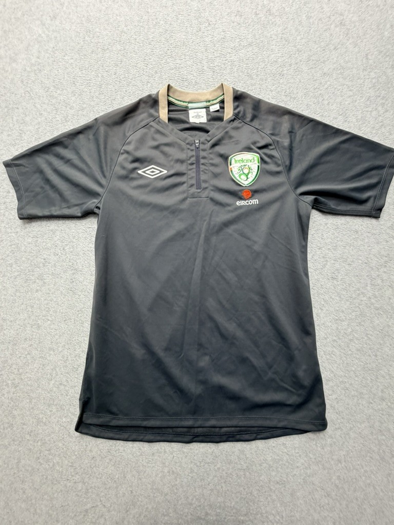 Umbro Ireland Soccer Jersey Mens M Gray 1/4 Zip Pullover Eircom Sponsor 2009 Umbro Ireland Soccer Jersey Mens M Gray 1/4 Zip Pullover Eircom Sponsor 2009