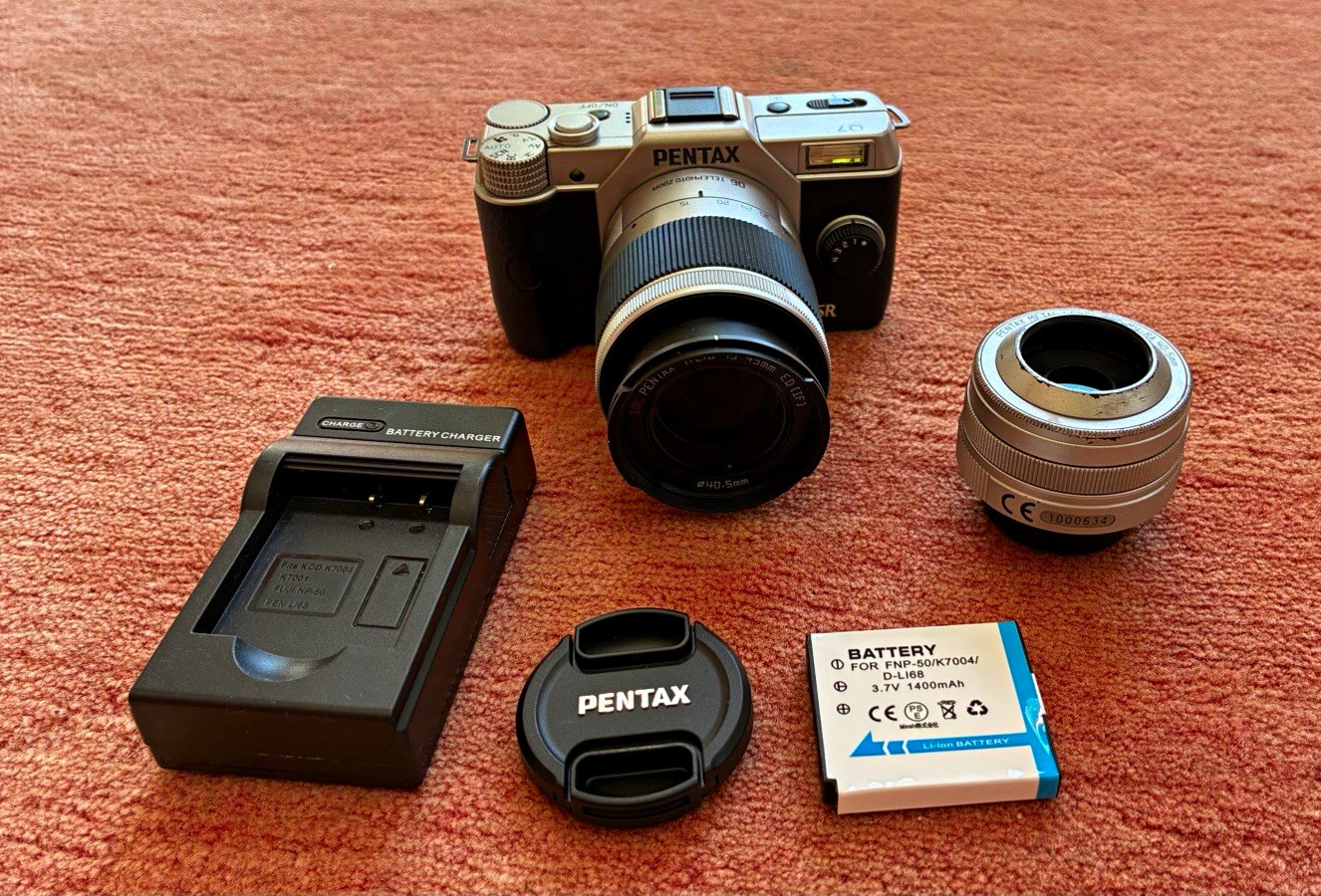 PENTAX Q7 digital camera lot EXC+++ 06 lens 01 lens (read) ships from USA Q
