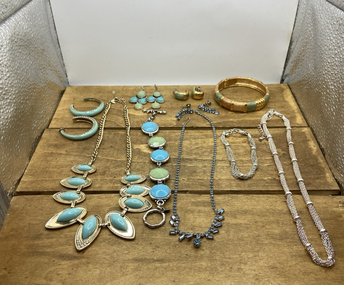 Vintage - Modern A Lot Of 5 Jewelry Sets