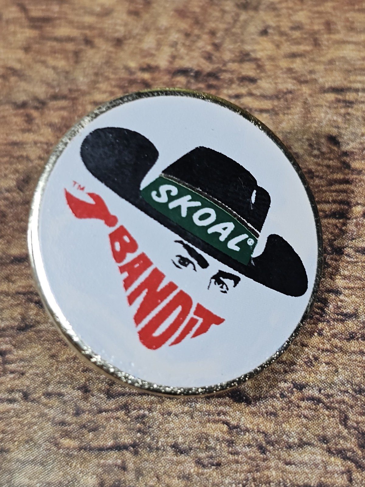 VTG U.S. Tobacco Co. Skoal Bandit Commemorative Lapel Pin, 1 VTG U.S. Tobacco Co. Skoal Bandit Commemorative Lapel Pin, 1