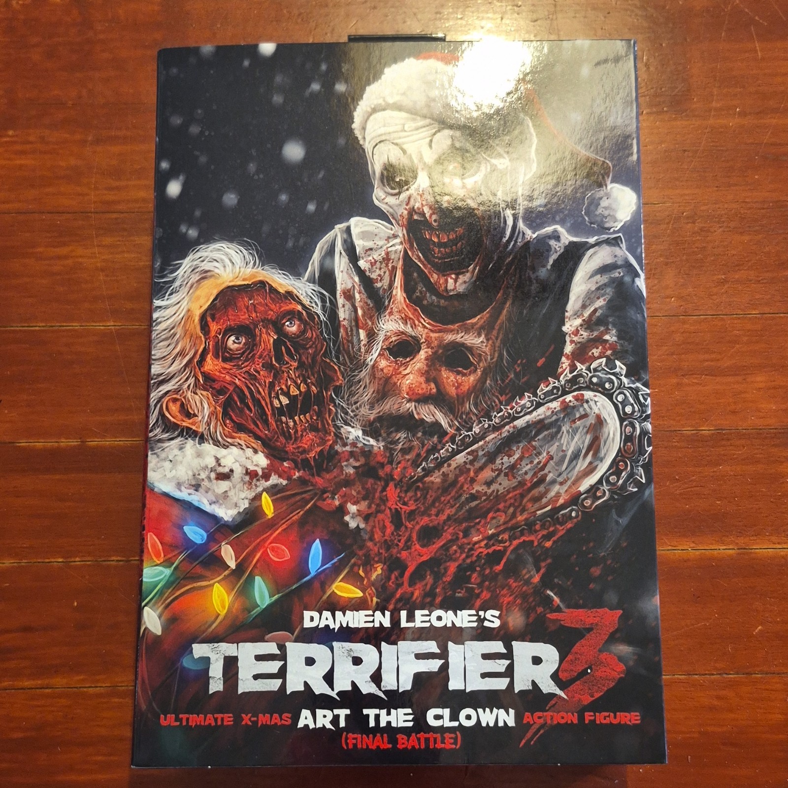 NECA Terrifier 3 Ultimate X-Mas Art the Clown Figure Final Battle (Walmart excl)
