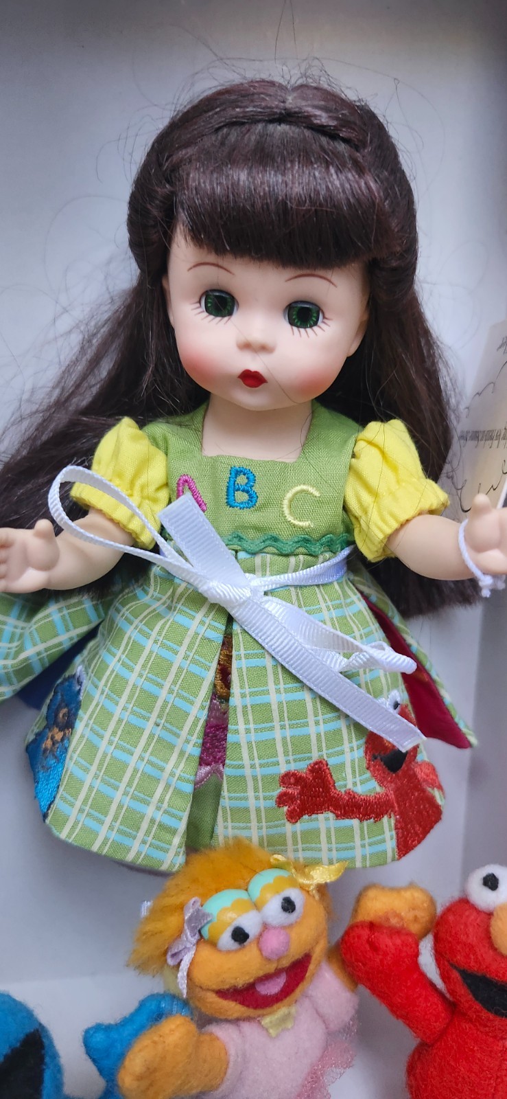 2005 MADAME ALEXANDER Box Doll MAKING NEW FRIENDS ON SESAME STREET 39085