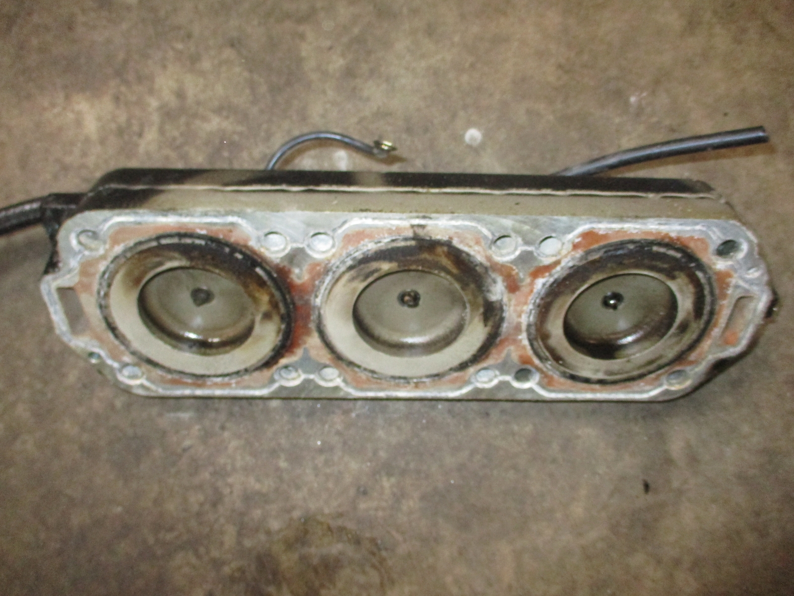 Mercury SWS 150hp 2 stroke outboard cylinder head (858281-C) Mercury SWS 150hp 2 stroke outboard cylinder head (858281-C)