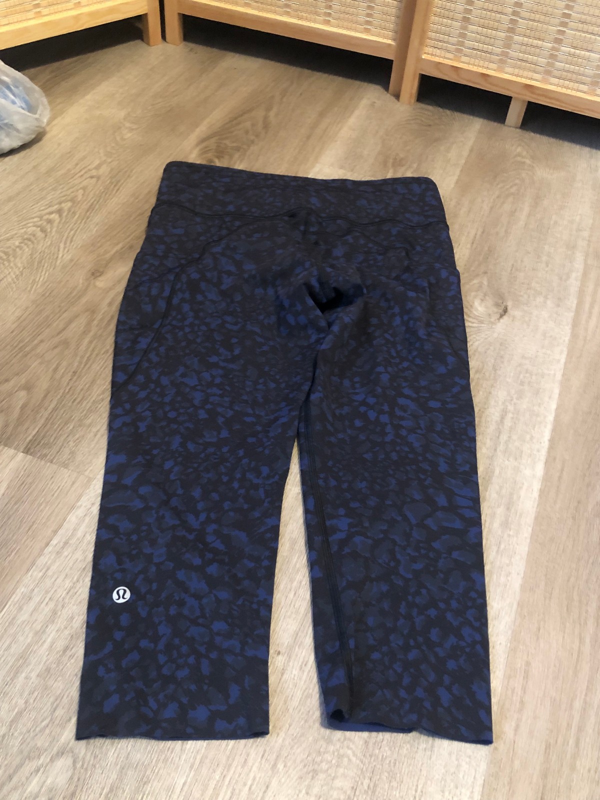 Women\'s Lululemon Workout Activewear Gym Pants Size 8 Blue Animal Print m108 Women\'s Lululemon Workout Activewear Gym Pants Size 8 Blue Animal Print m108