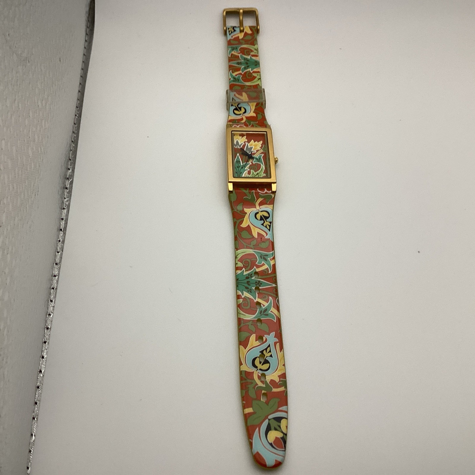 Metropolitan Museum Of Art William Morris Design Watch.Read