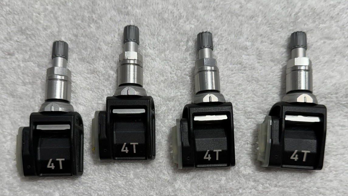Complete Set of 4 Genuine OEM 4T GM Trailering Tire Pressure Sensors 84152501 Complete Set of 4 Genuine OEM 4T GM Trailering Tire Pressure Sensors 84152501