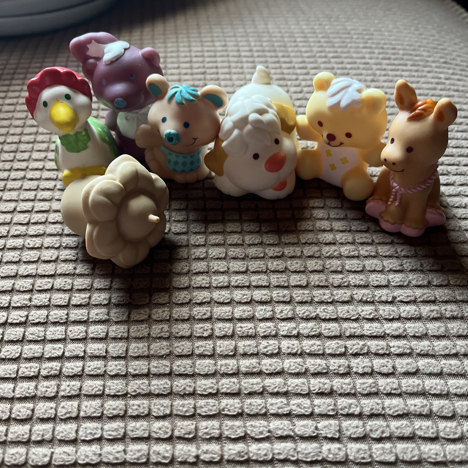 VINTAGE AGC 1982 STRAWBERRY SHORTCAKE PETS LOT OF 6 + 1 Bottle