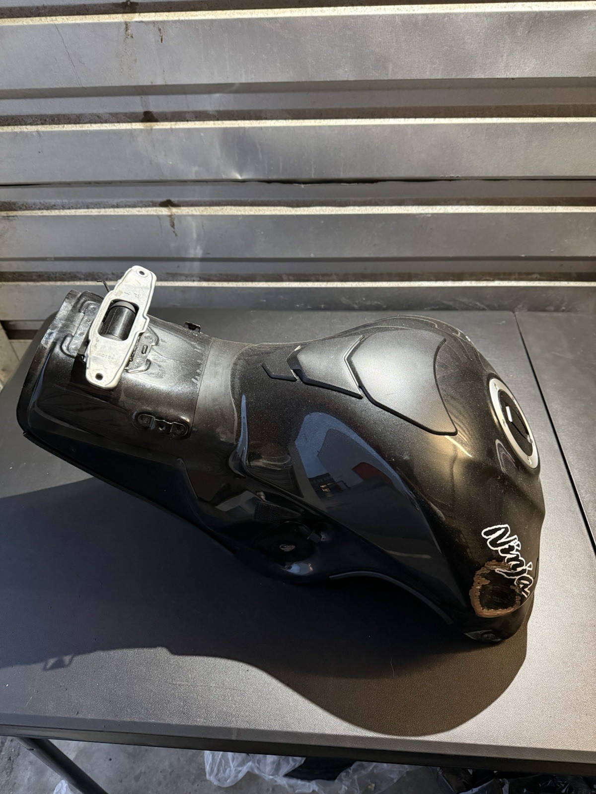 2020 Kawasaki ZX10R OEM Gas/Fuel Cell Tank 2020 Kawasaki ZX10R OEM Gas/Fuel Cell Tank