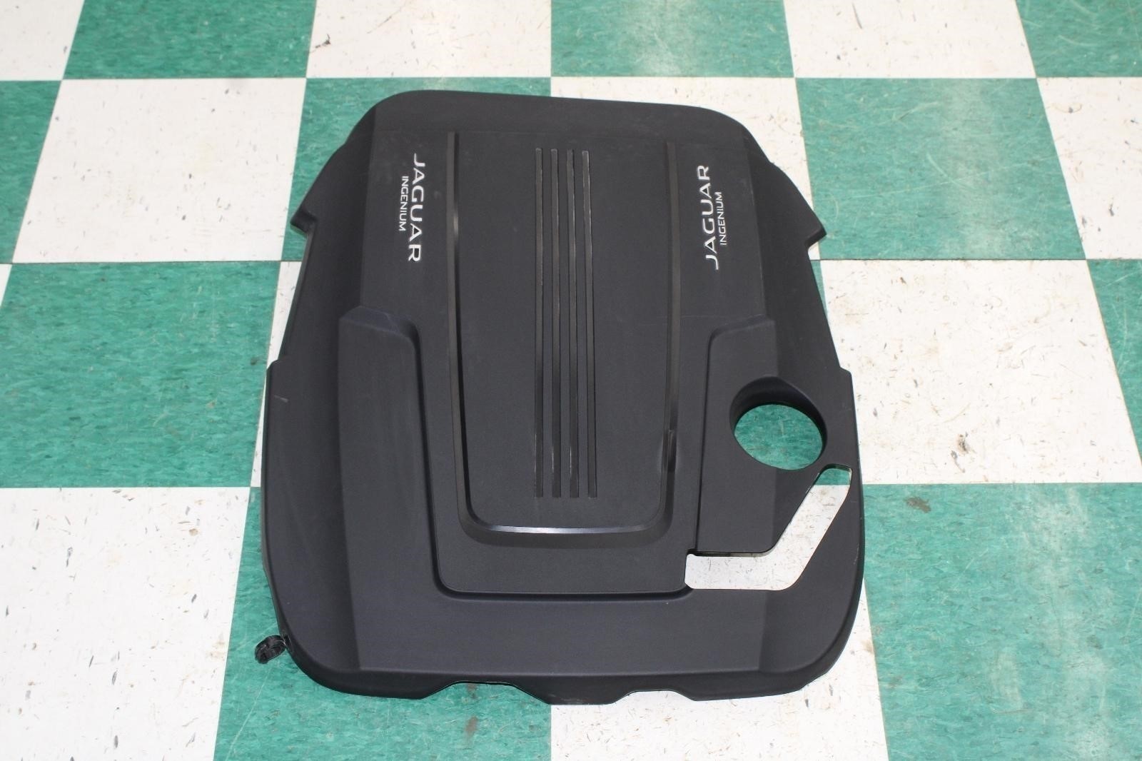 14-24 F-Type 2.0L Motor Engine Cover Trim Panel Sound Dampener Appearance OEM OE 14-24 F-Type 2.0L Motor Engine Cover Trim Panel Sound Dampener Appearance OEM OE