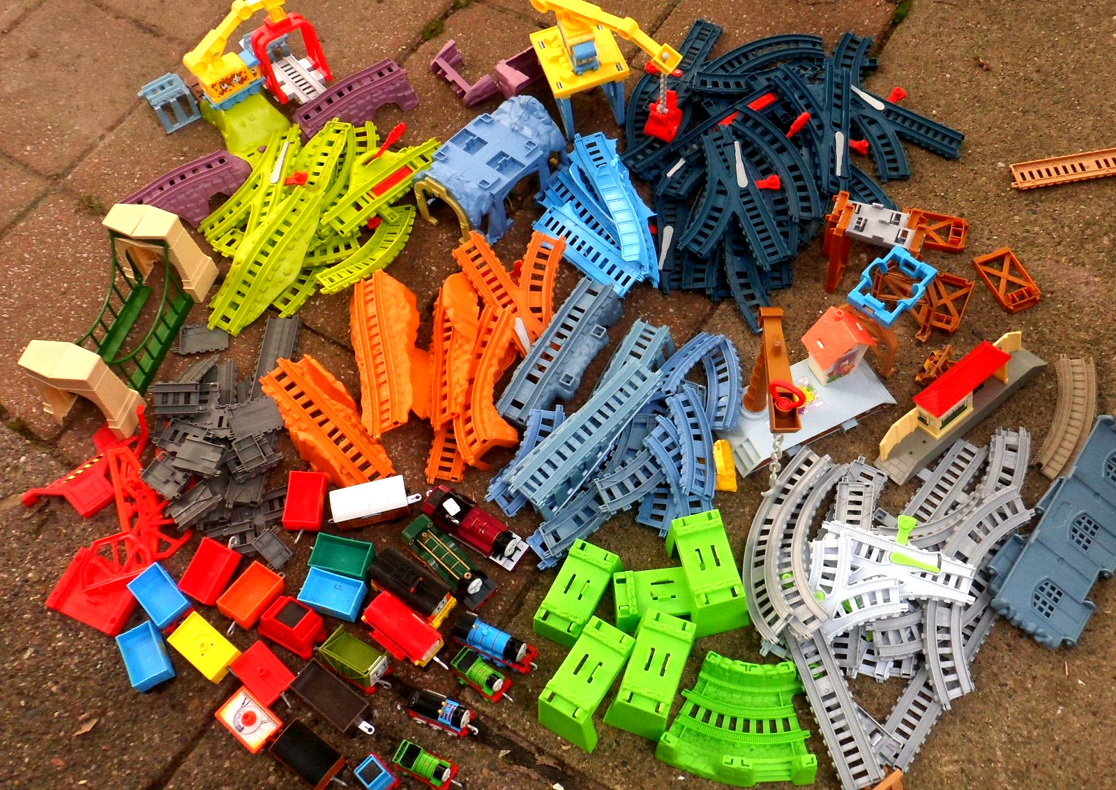 Thomas and Friends Huge Lot Mixed Tracks & Trains & Cars Thomas and Friends Huge Lot Mixed Tracks & Trains & Cars