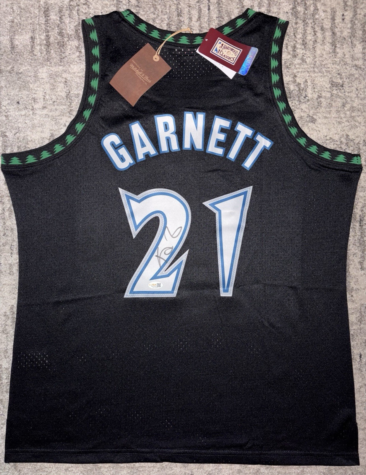 Kevin Garnett Signed T-Wolves Mitchell N Ness Authentic Jersey JSA WITNESS COA Kevin Garnett Signed T-Wolves Mitchell N Ness Authentic Jersey JSA WITNESS COA