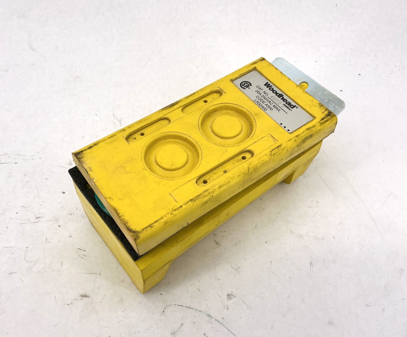 New Woodhead 4022 Pendant Control Station 20A 250V Missing Parts See All Photos New Woodhead 4022 Pendant Control Station 20A 250V Missing Parts See All Photos