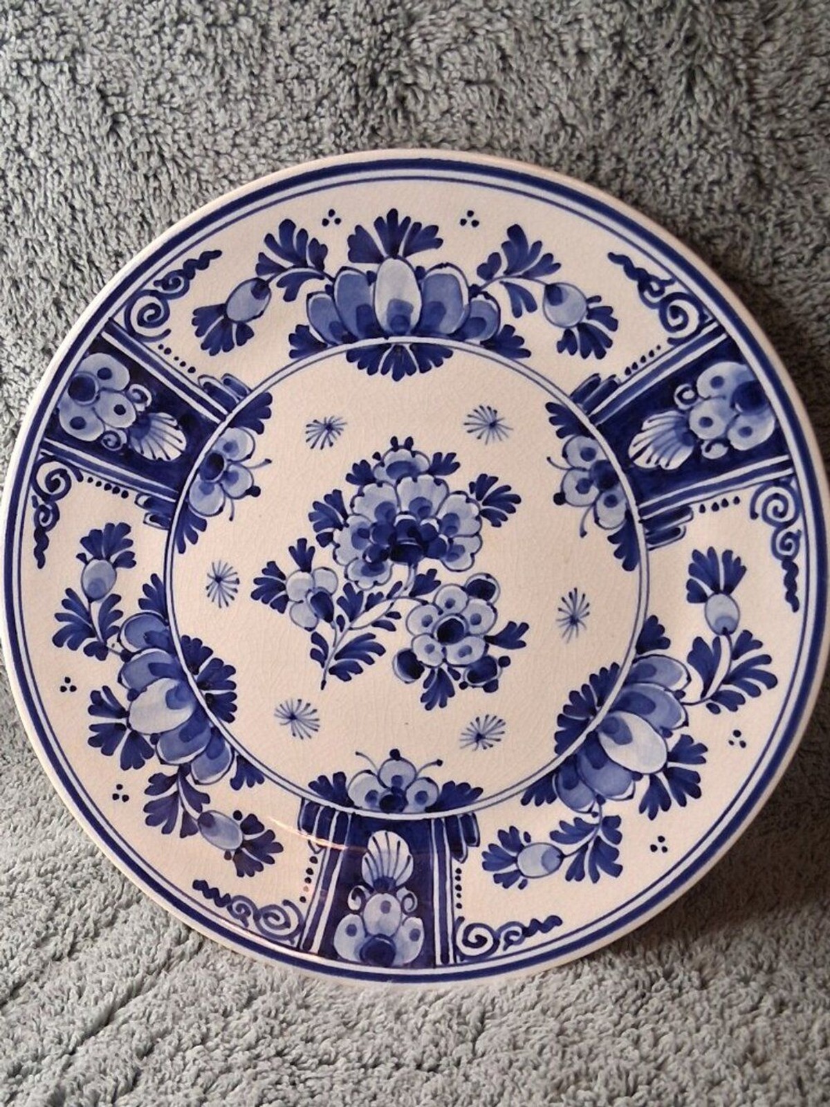 Vt\'g MCM Royal Delft Hand Painted Floral Wall Plate Charger | Porceleyne Fles