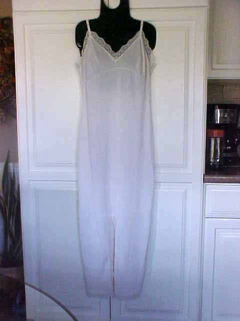 VTG 70s ~ JC Penney ~ Size 40~ BRIDAL WHITE ~Long/Maxi~Full Dress Slip~Lace Trim