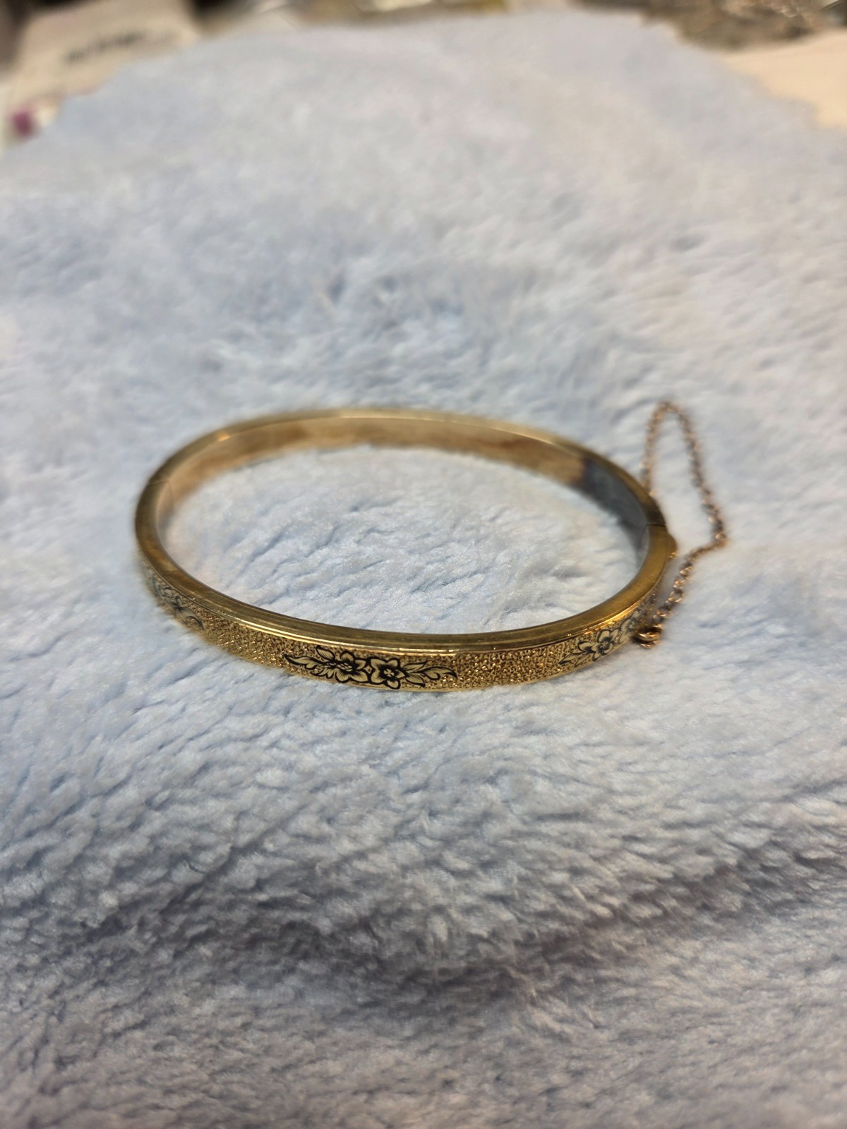 antique victorian Gold Black enameled hinged bracelet. Taille D\'Épargne. Petin antique victorian Gold Black enameled hinged bracelet. Taille D\'Épargne. Petin