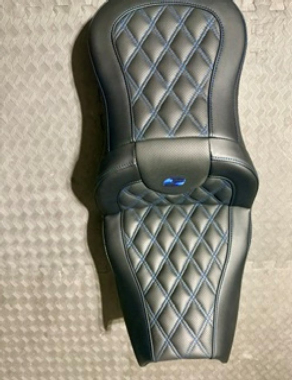 INDIAN ROAD SOFA BLUE LS HEATED SEAT 2020-2024 PURSUIT CHALLENGER INDIAN ROAD SOFA BLUE LS HEATED SEAT 2020-2024 PURSUIT CHALLENGER