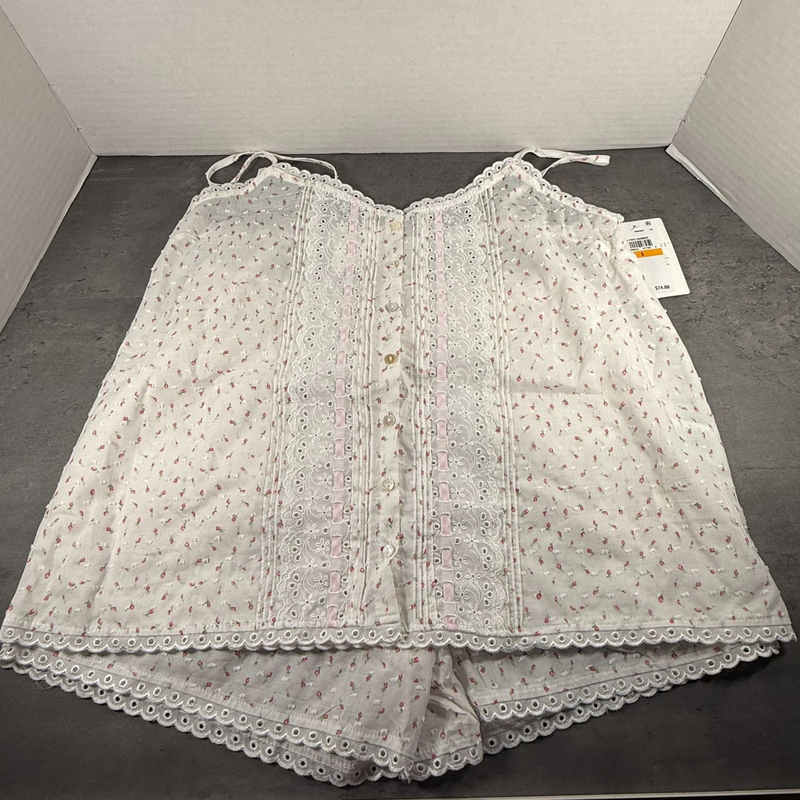 NWT Eileen West Rosebud Sprig Cotton Swiss Dot 2 Piece Short Pajama PJs Set NWT Eileen West Rosebud Sprig Cotton Swiss Dot 2 Piece Short Pajama PJs Set