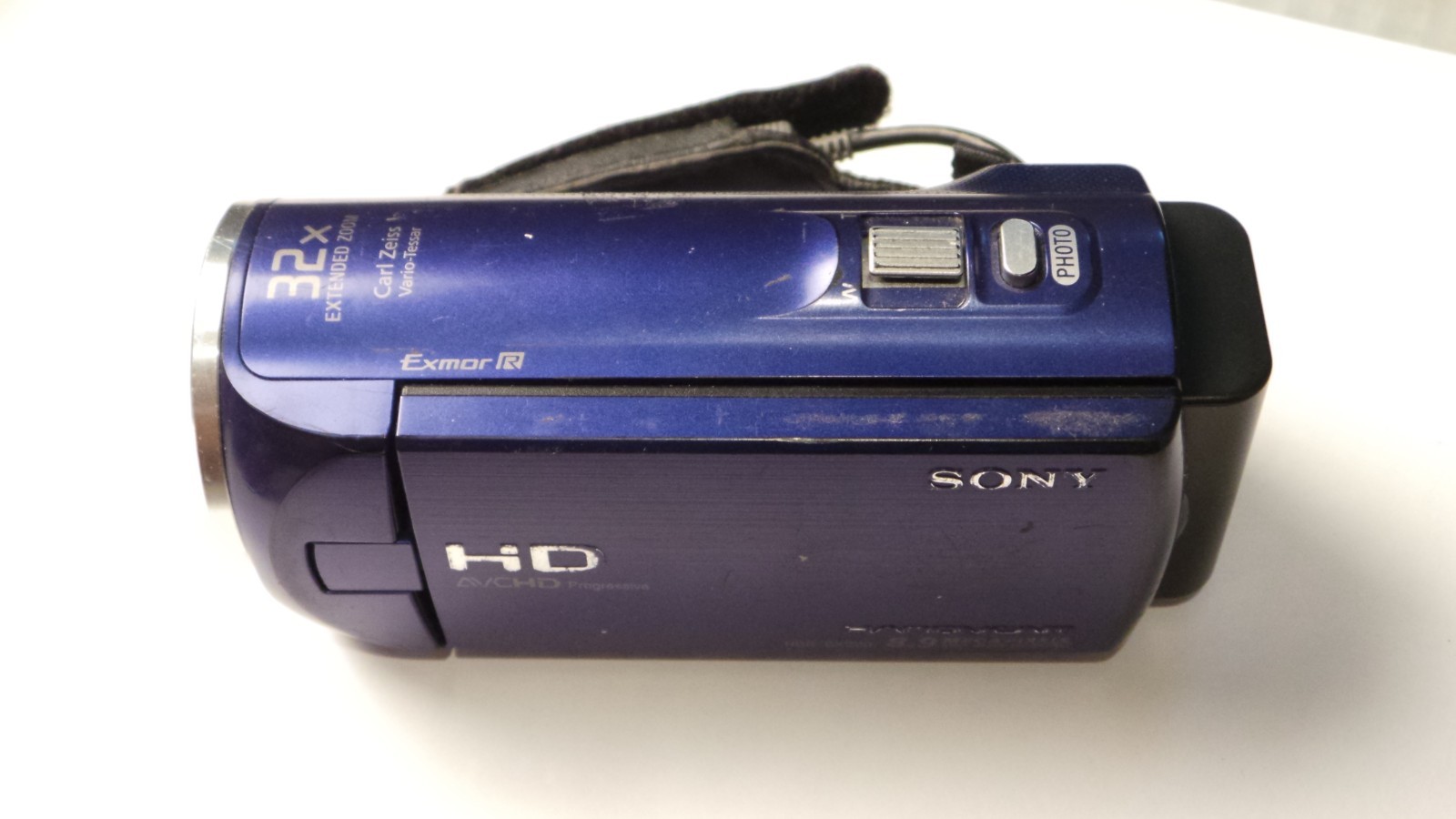 Sony HDR-CX220 8.9 Mega Pixels Handycam Blue Camcorder - Works Great