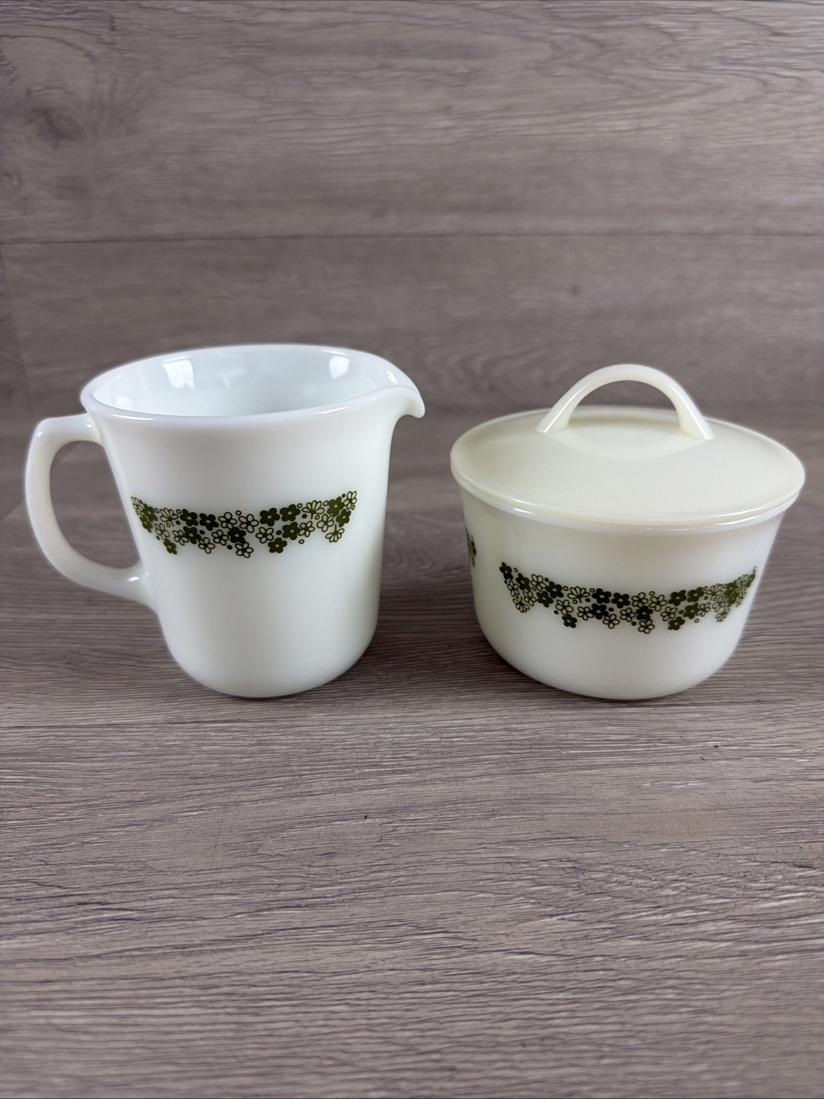 Vintage Spring Blossom Crazy Daisy Cream & Sugar Bowl With Lid Excellent Vintage Spring Blossom Crazy Daisy Cream & Sugar Bowl With Lid Excellent