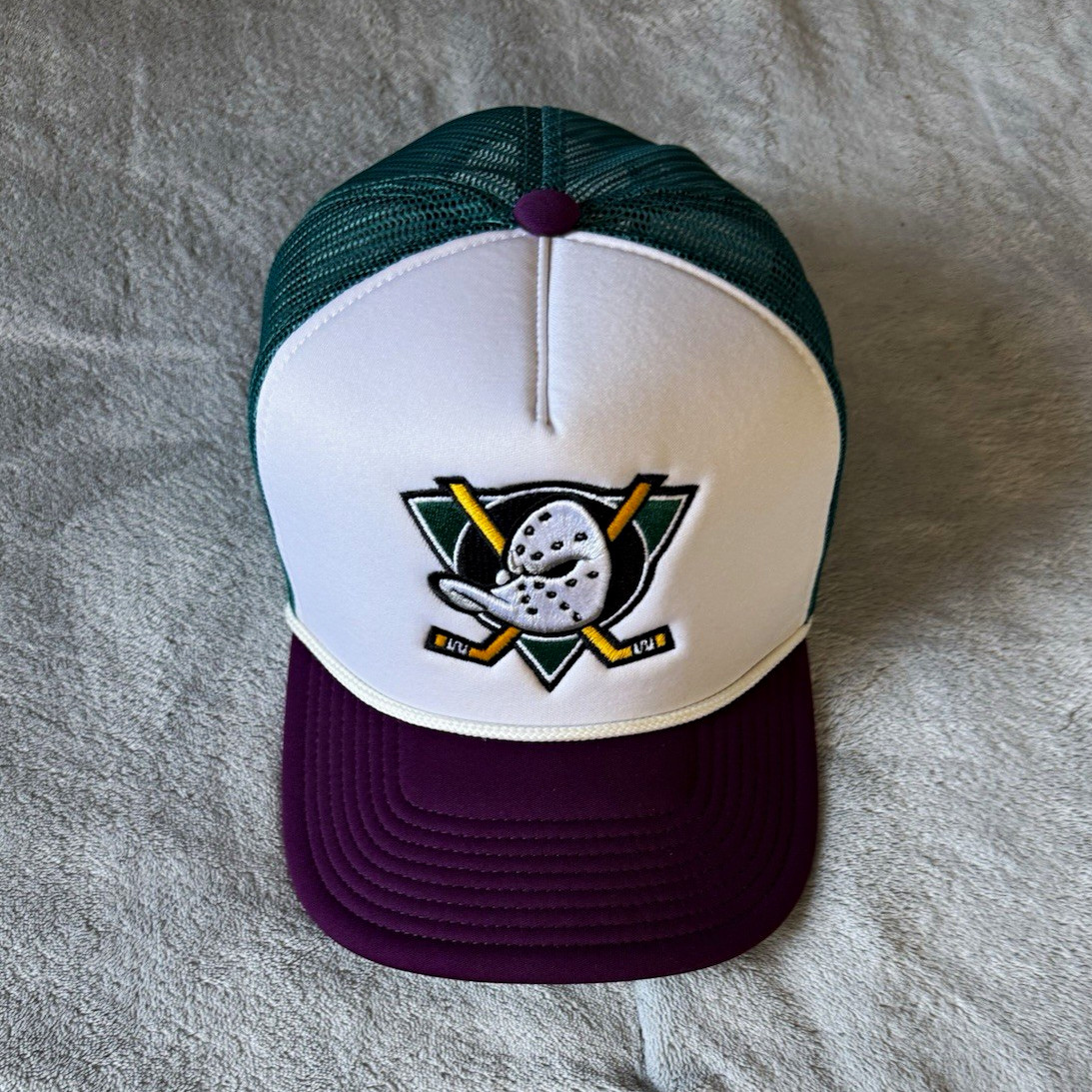 Mitchell & Ness Anaheim Ducks NHL Vintage Hockey Trucker Snapback Cap White
