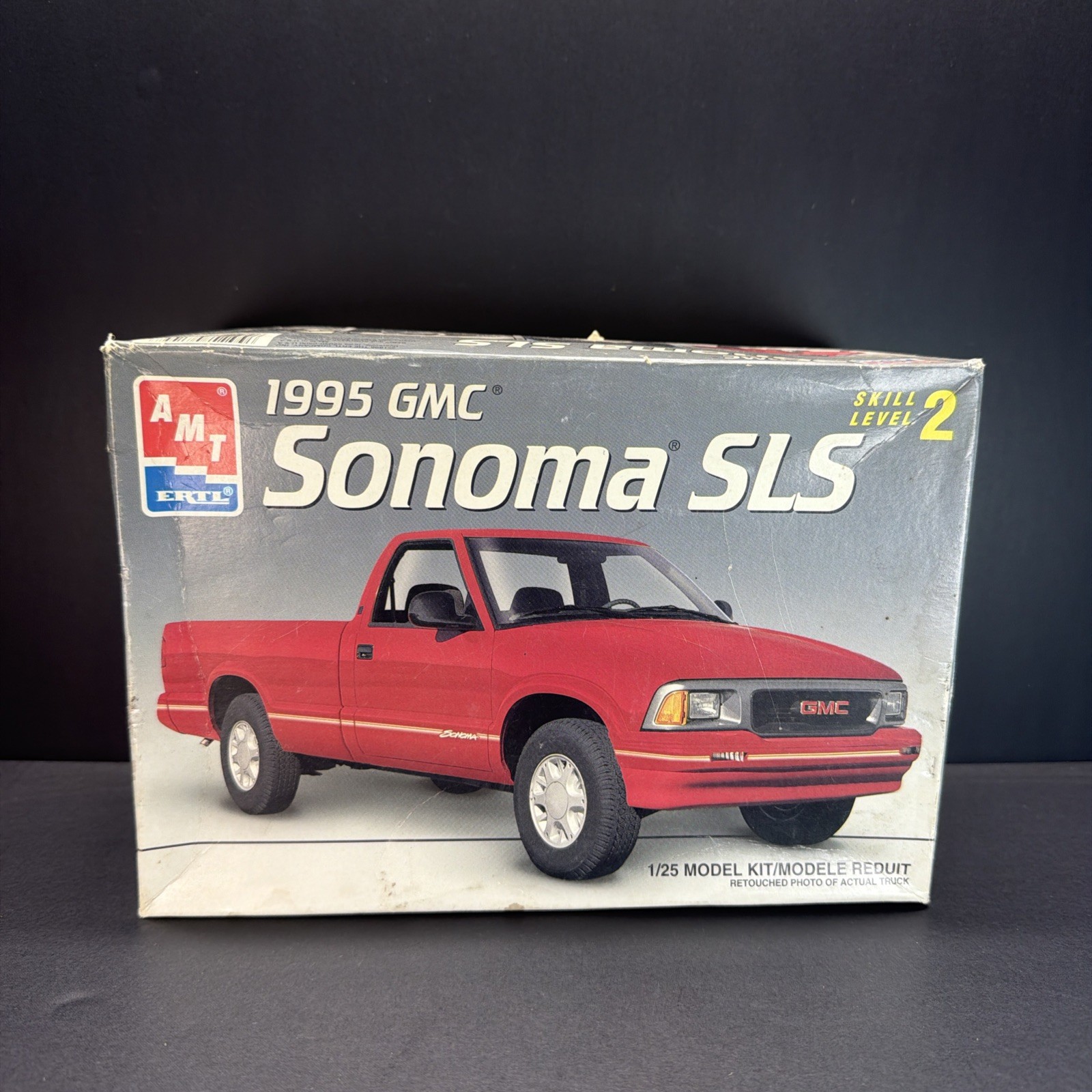 VTG. 1995 AMT ERTL 1/25 SCALE \ VTG. 1995 AMT ERTL 1/25 SCALE \
