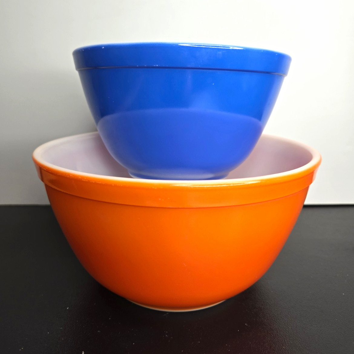 Vintage Pyrex 402 Orange and 401 Blue Bowl Set 2pc Vintage Pyrex 402 Orange and 401 Blue Bowl Set 2pc