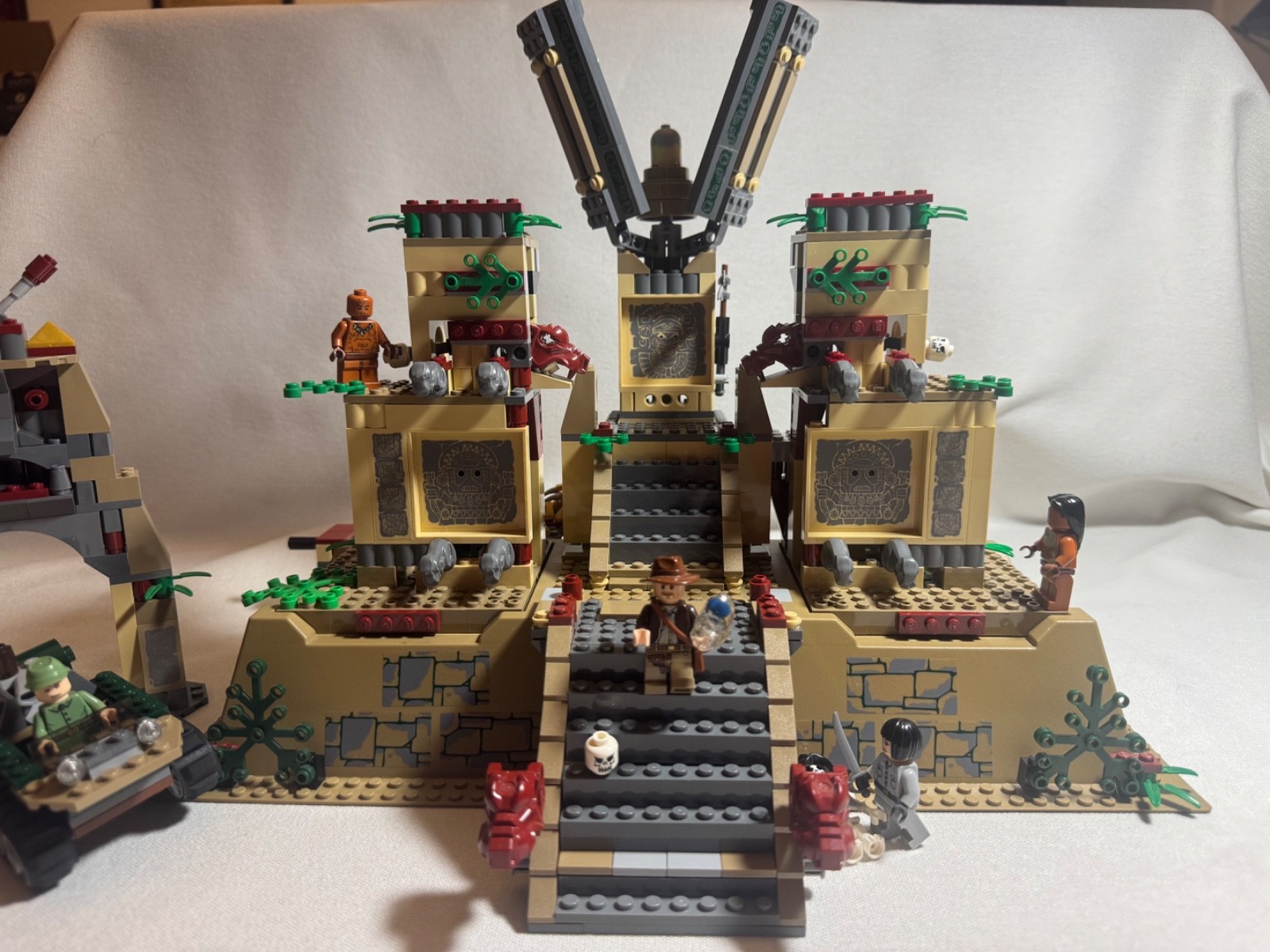 Lego 7627 Indiana Jones Temple Of The Crystal Skull Set 96% No Box