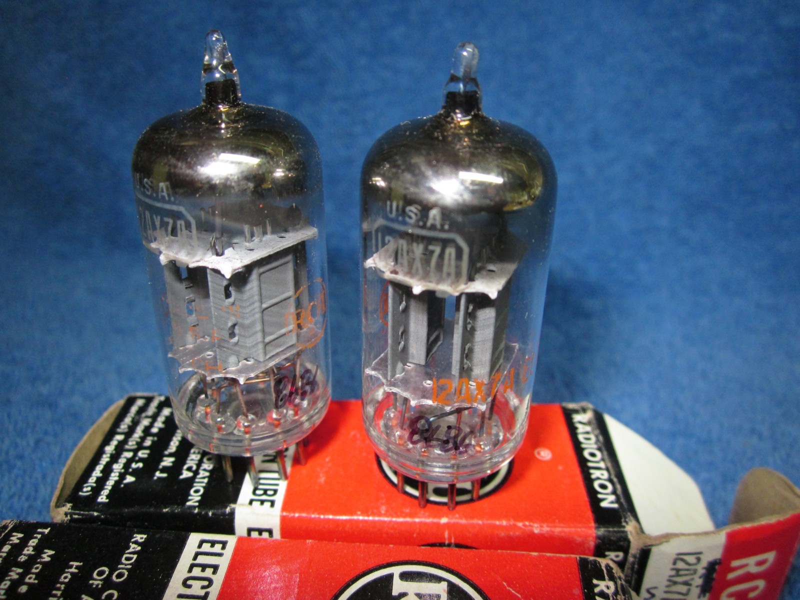 NIB Matched PAIR RCA 12AX7A Tubes Short Plate Halo Getter BALANCED ECC83 12AX7 NIB Matched PAIR RCA 12AX7A Tubes Short Plate Halo Getter BALANCED ECC83 12AX7
