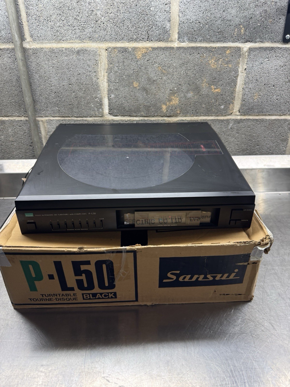 Sansui P-L50 Direct Drive Linear Tracking Turntable Sansui P-L50 Direct Drive Linear Tracking Turntable