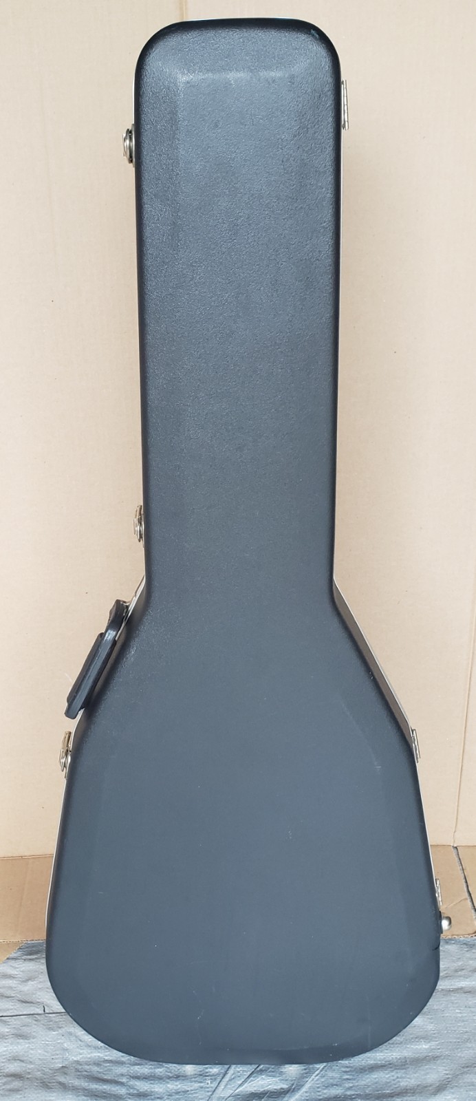 Vintage Molded Domed Guitar Hardshell Case Black 46” Vintage Molded Domed Guitar Hardshell Case Black 46”