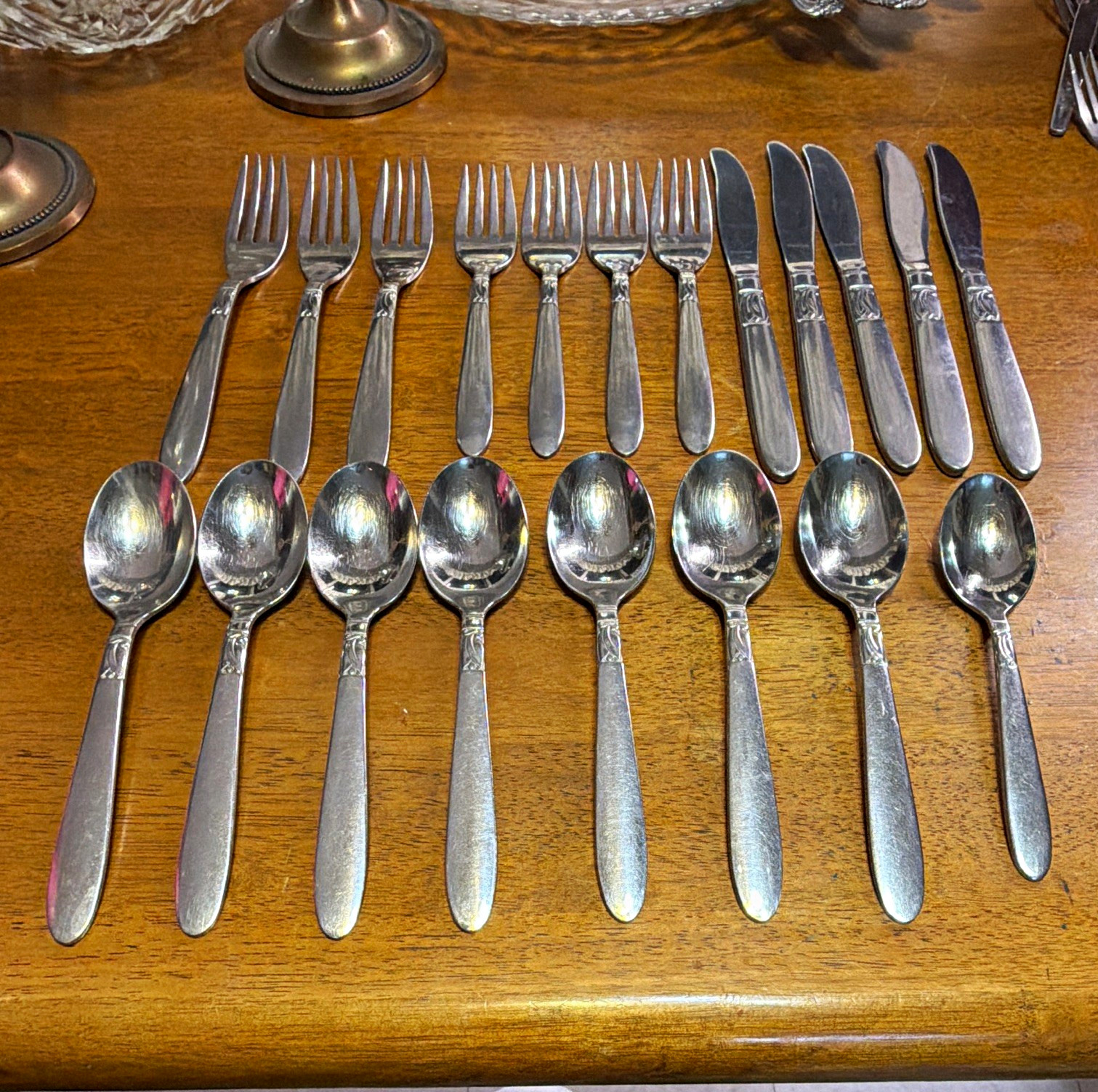 Vintage International 20 pc.Stainless Steel Silver Flatware Set, Dishwasher Safe Vintage International 20 pc.Stainless Steel Silver Flatware Set, Dishwasher Safe