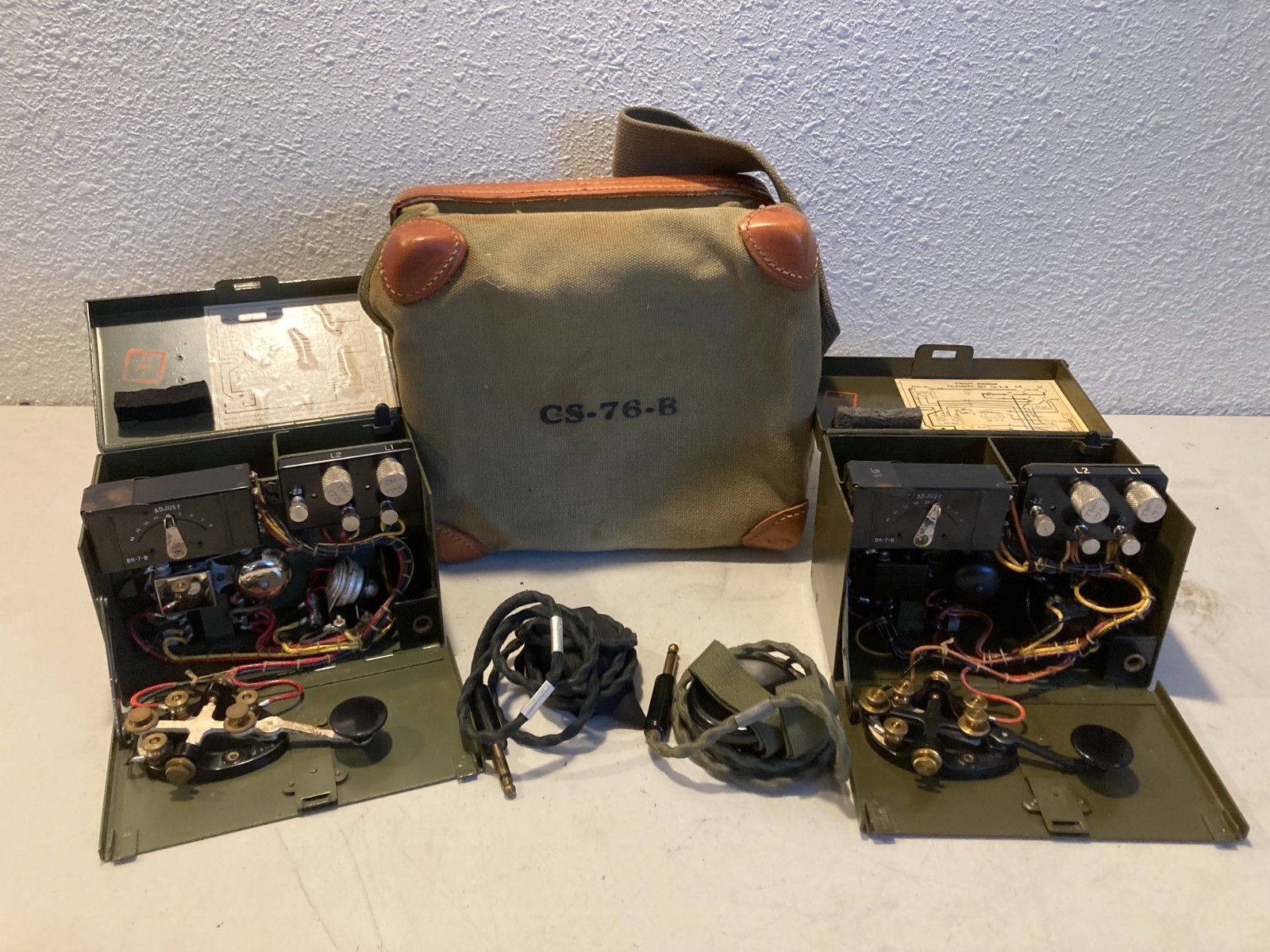 Lot 2 WWII US Army Signal Corps TG-5-B Telegraph Set Pair CS-76-B Bag Headset