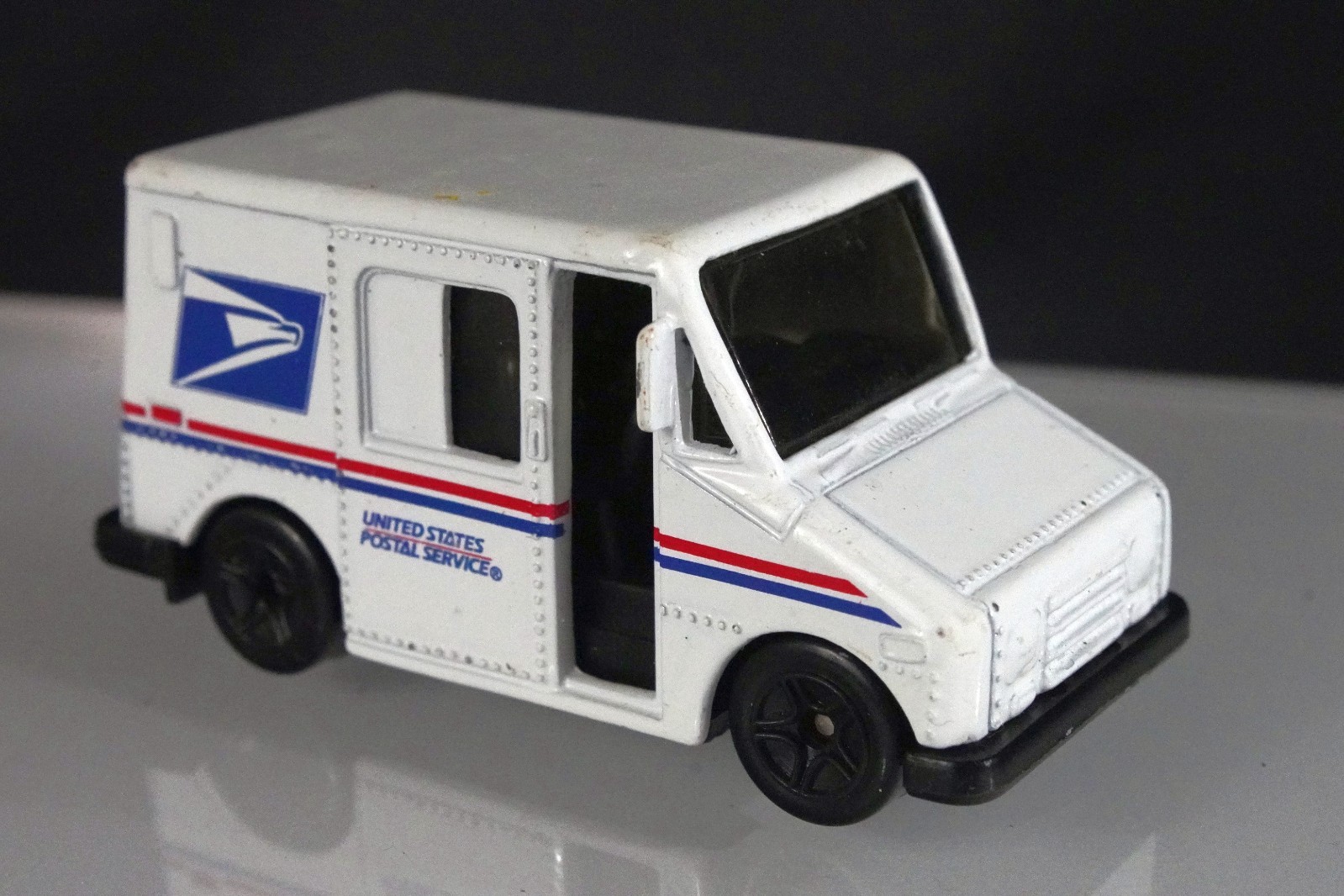 Matchbox USPS Postal Service Delivery Truck #68 1999 Mattel White Diecast