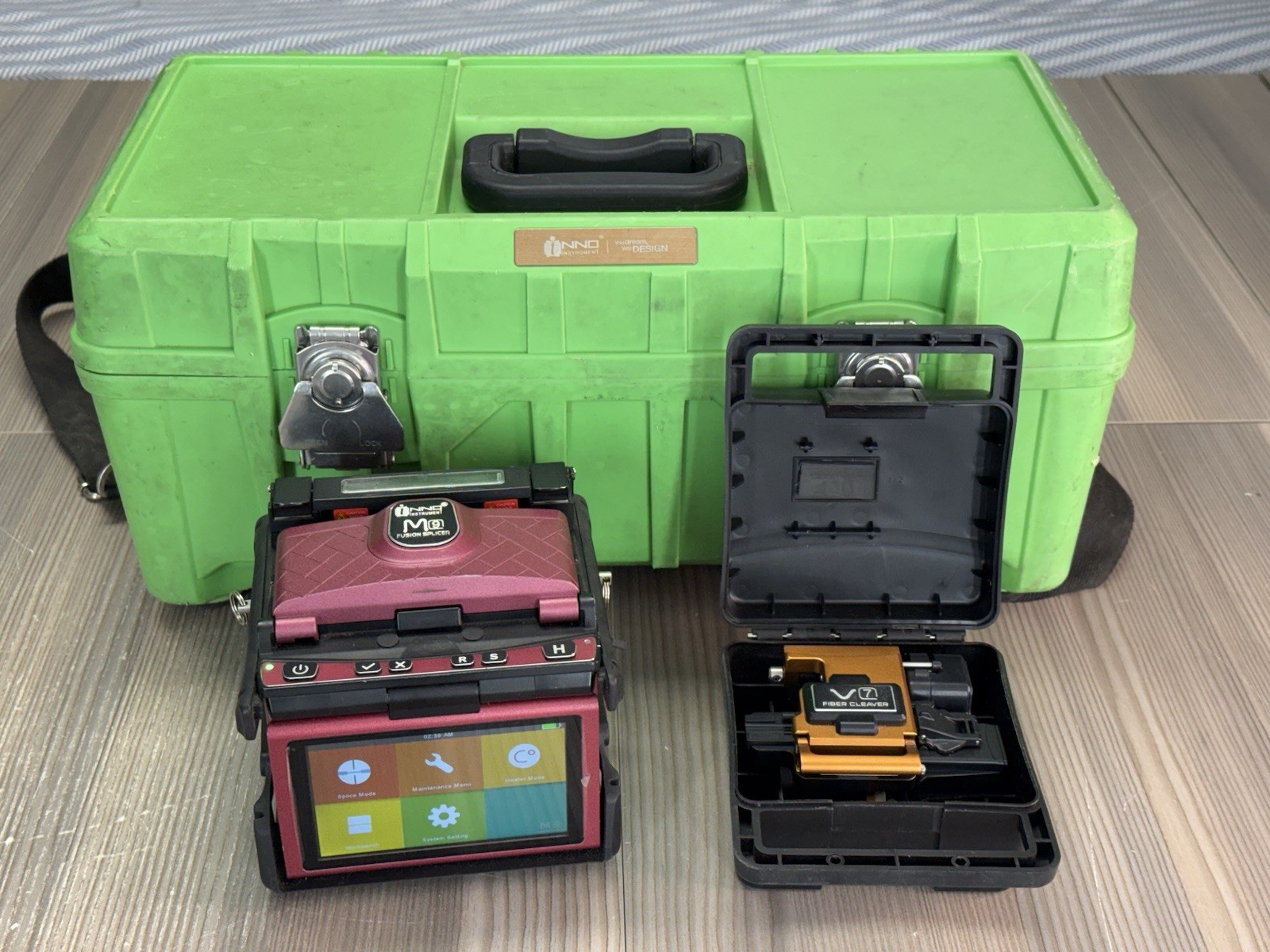 INNO Instrument M9 Fusion Splicer with V7 Cleaver - 3554 Total Arcs . INNO Instrument M9 Fusion Splicer with V7 Cleaver - 3554 Total Arcs .