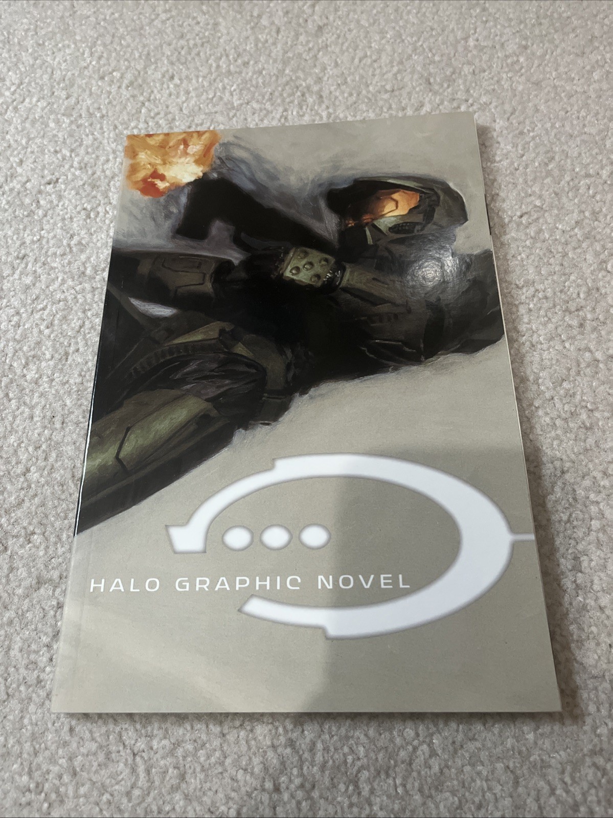 Halo Graphic Novel - Marvel & Bungie Trade Paperback Book - 2010 Halo Graphic Novel - Marvel & Bungie Trade Paperback Book - 2010