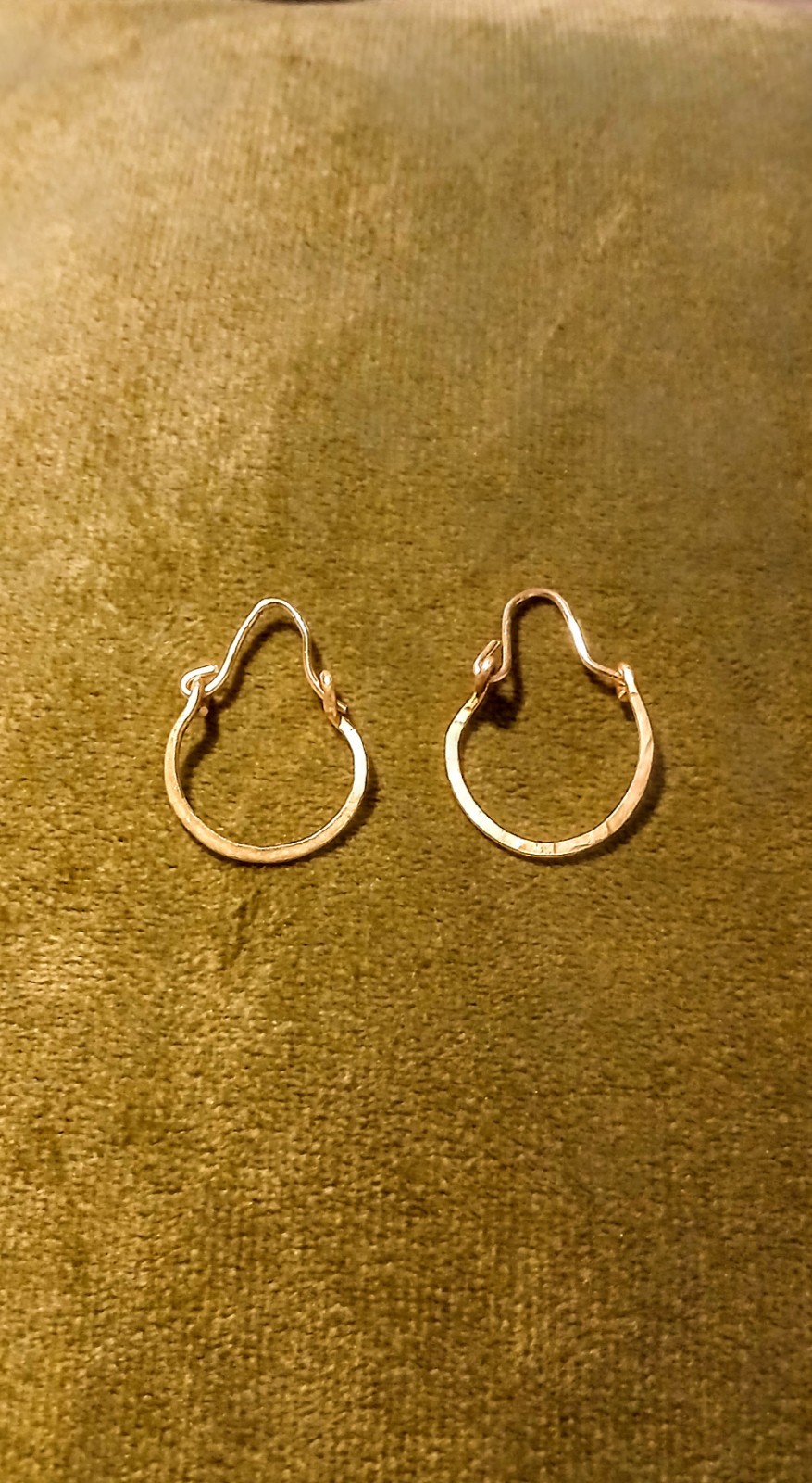 Hammered Rustic Small Simple Brass Hoops Women\'s earrings