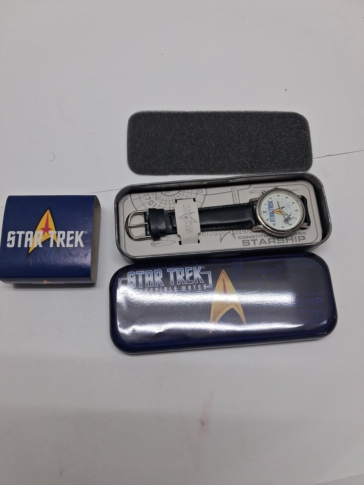 Vintage 1998 Star Trek Wristwatch w/ Collectible Tin Case Read Description Vintage 1998 Star Trek Wristwatch w/ Collectible Tin Case Read Description