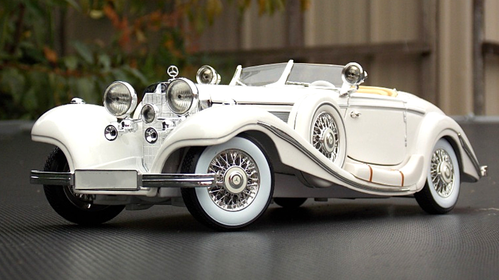 Mercedes-Benz Art Deco Antique Vintage Mid-Century1940Modernism Modern Car White