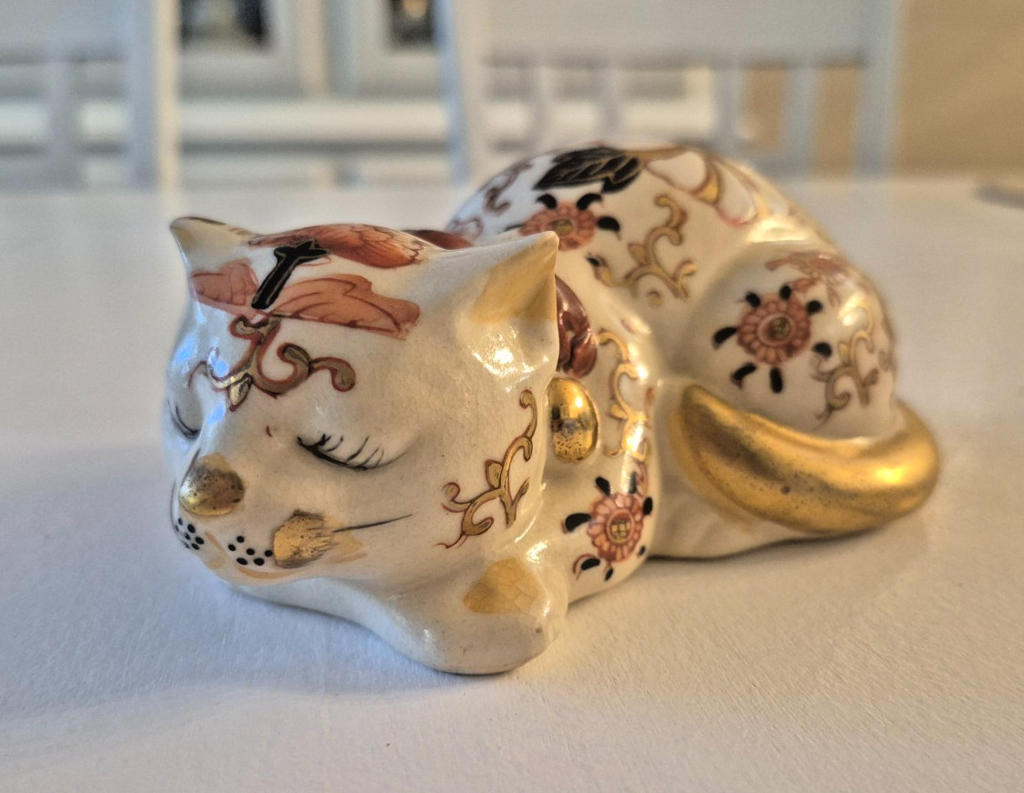 Vintage Takahashi Sleeping Cat Porcelain Imari Figurine Japan Hand Painted