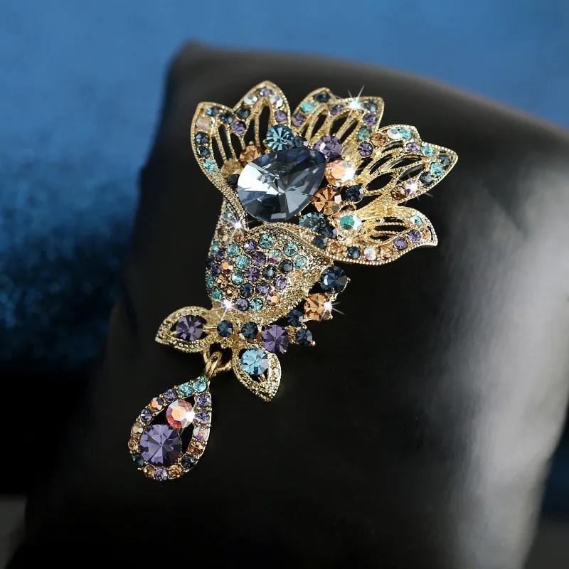 Vintage Crystal Flower Brooch Pin Elegant Women Lady Party Banquet Jewelry Gifts