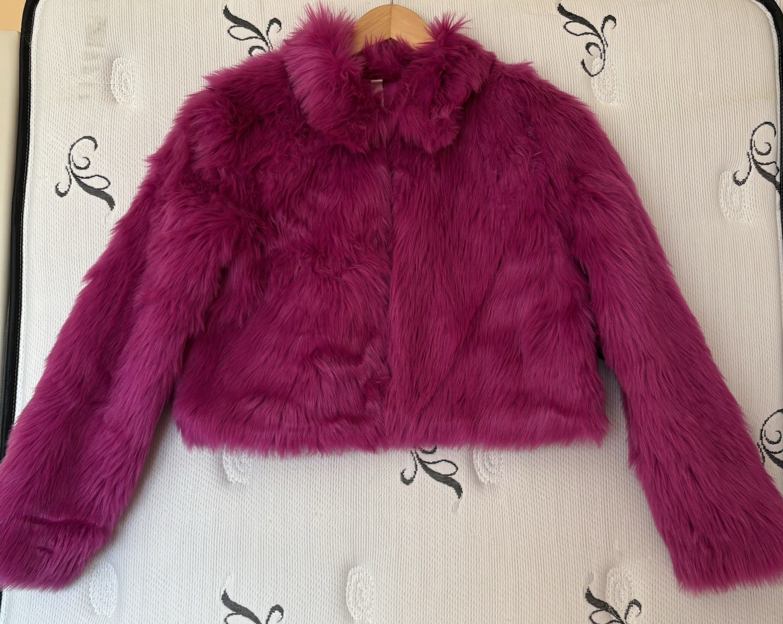 Xhilaration Girls XL (14/16) Purple Faux Fur Cropped Lined Jacket Long Sleeve Xhilaration Girls XL (14/16) Purple Faux Fur Cropped Lined Jacket Long Sleeve