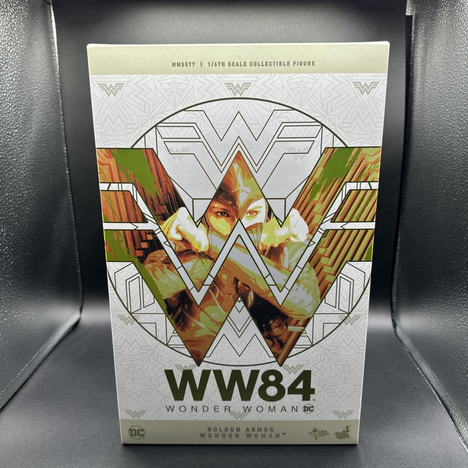 HOT TOYS 1/6 WONDER WOMAN 1984 MMS577 GOLDEN ARMOR DIANA PRINCE ACTION FIGURE HOT TOYS 1/6 WONDER WOMAN 1984 MMS577 GOLDEN ARMOR DIANA PRINCE ACTION FIGURE
