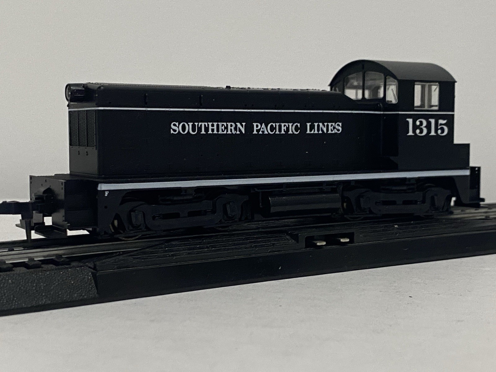 KATO HO 37-10C EMD NW2 Phase I Southern Pacific SP #1315 NEW w/ Box Parts