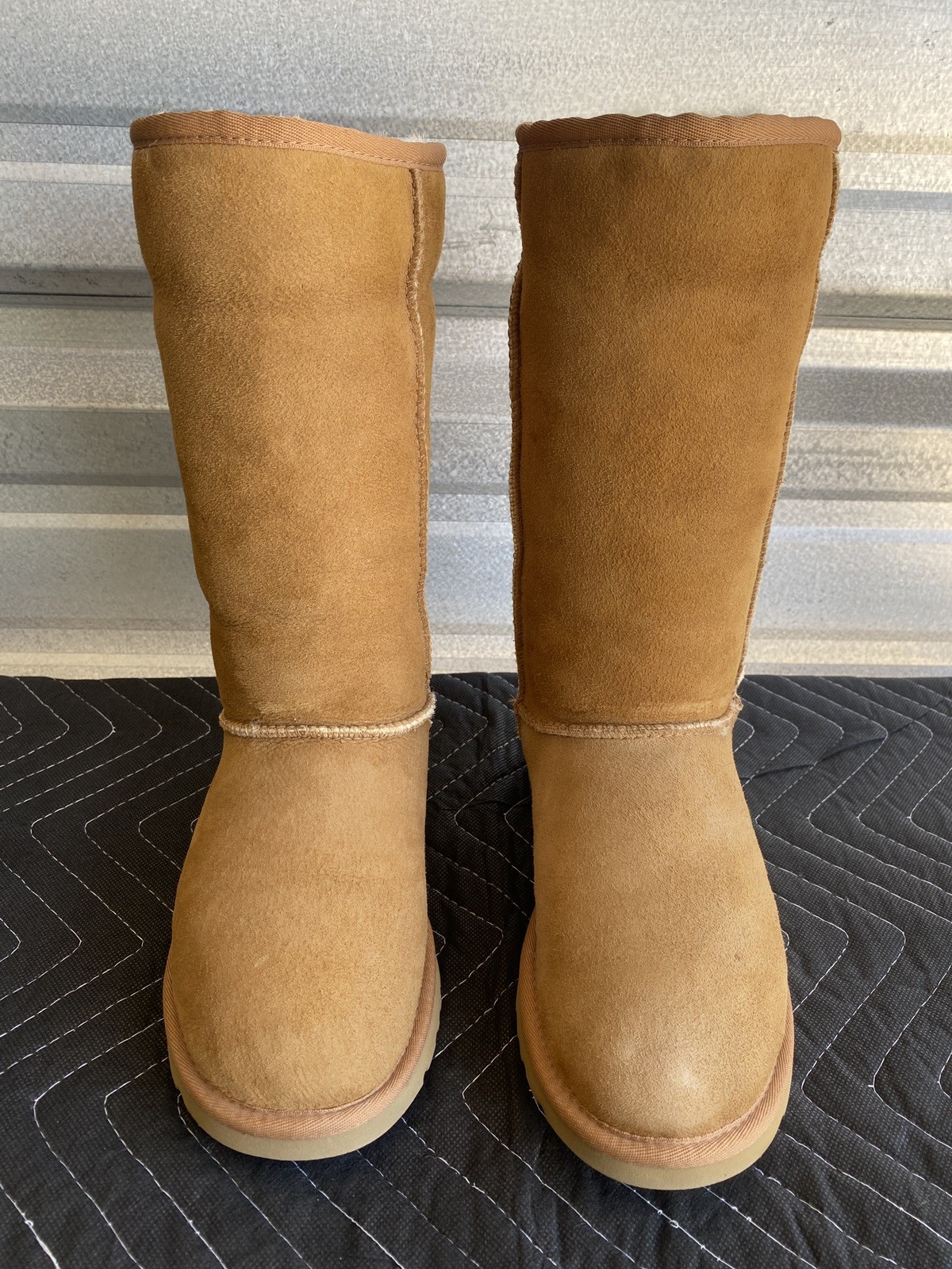 EUC UGG Australia 5815 Classic Tall Sheepskin Shearling Chestnut Boots Women 6 EUC UGG Australia 5815 Classic Tall Sheepskin Shearling Chestnut Boots Women 6