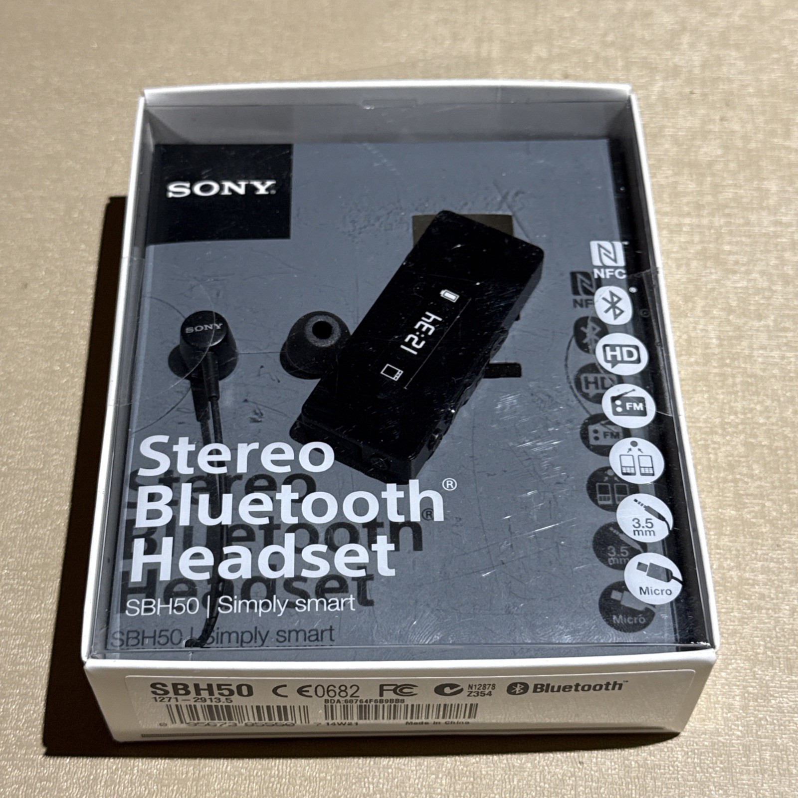RARE SONY Bluetooth FM SBH50 SEALED - INSIDE MOVED - SEE PHOTOS - RARE SONY Bluetooth FM SBH50 SEALED - INSIDE MOVED - SEE PHOTOS -
