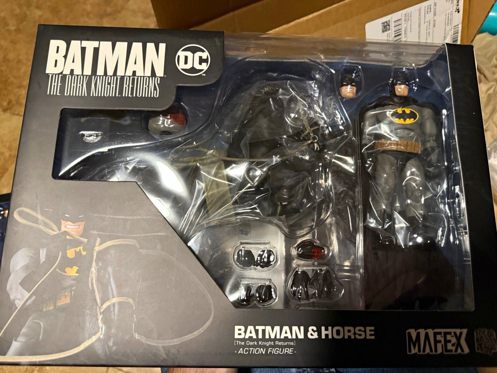 Medicom Toy MAFEX Batman & Horse Dark Knight Returns Set Alt Hands Head