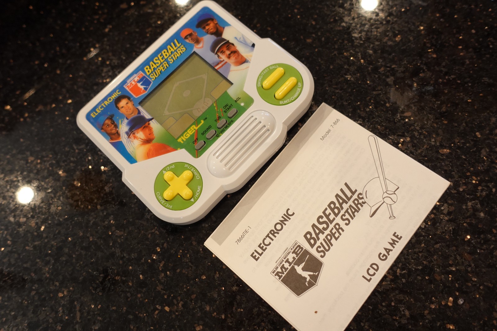Vintage Tiger BASEBALL SUPER STARS  Handheld Electronic Tabletop Video game  D5