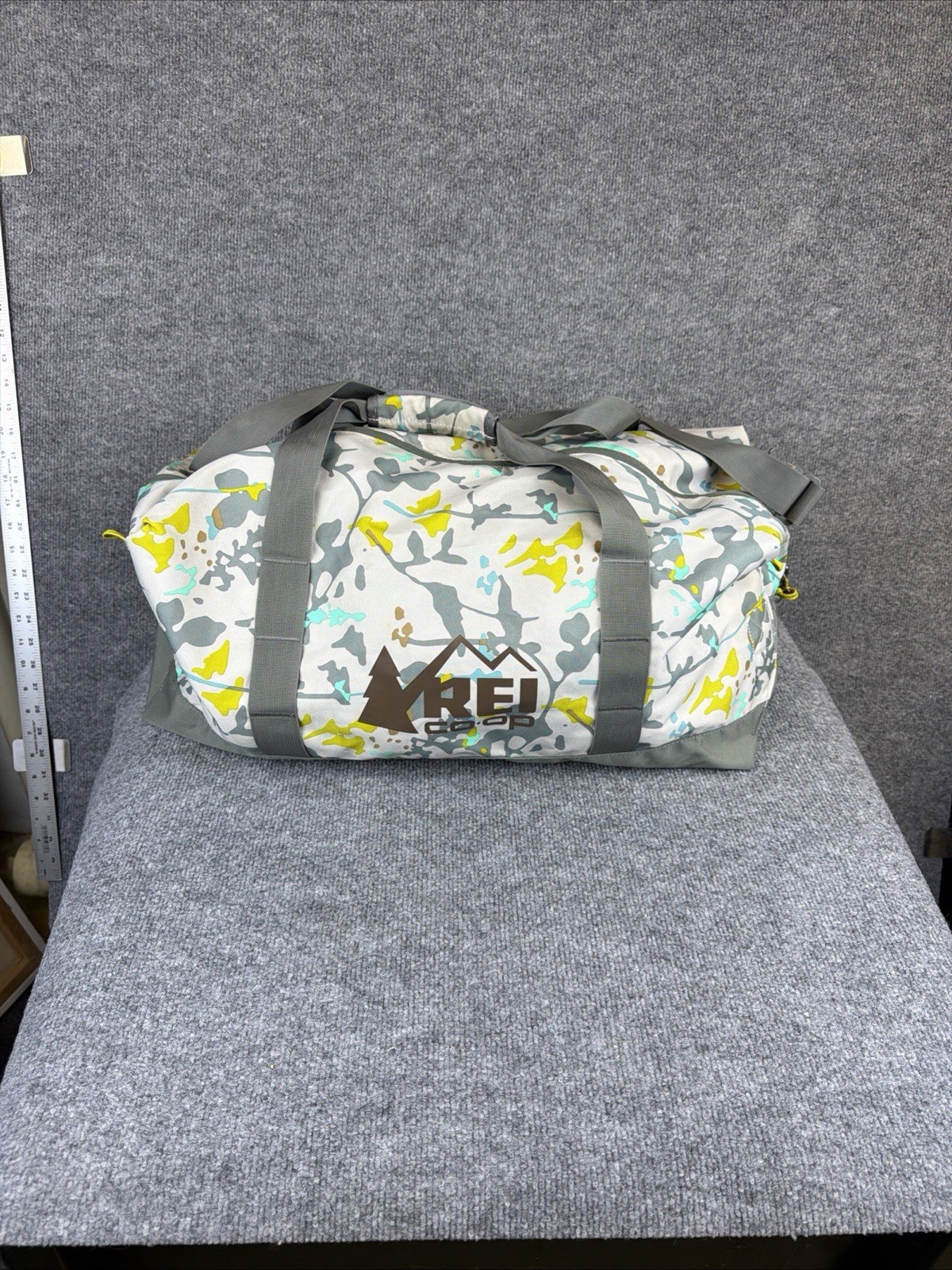 REI Co-op Roadtripper 40L Nylon Duffle Bag Stows Into Side Pocket 21.5”x13.75 REI Co-op Roadtripper 40L Nylon Duffle Bag Stows Into Side Pocket 21.5”x13.75