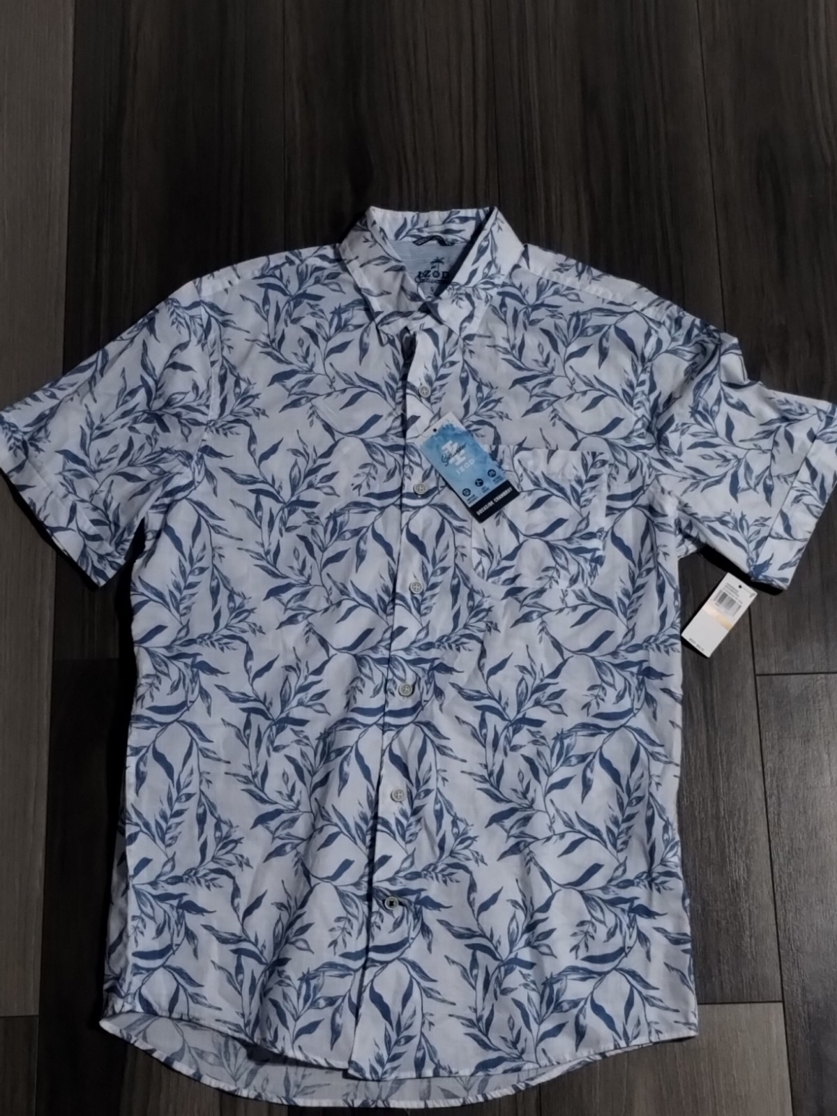 men s izod saltwater short sleeve shirt Size (Small) men s izod saltwater short sleeve shirt Size (Small)
